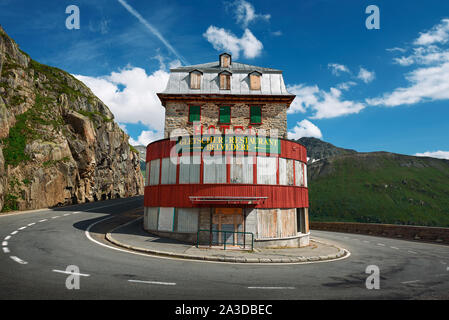 Chiuso mountain hotel si trova nei pressi del ghiacciaio del Rodano in Furka Pass, Svizzera Foto Stock