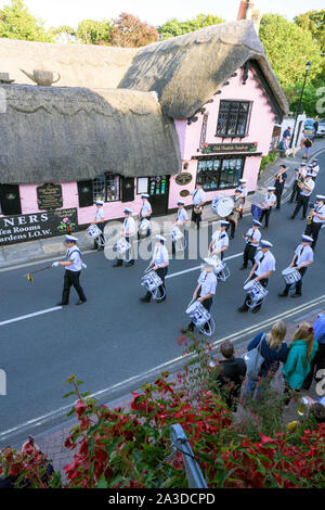 Navy drumline festival a Shanklin Old Village, Isle of Wight, Regno Unito Foto Stock