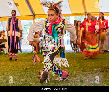 Detroit, Michigan - Tutte le nazioni ballerini eseguono come Ste. Parrocchia di Anne de Detroit mantiene la sua terza annuale di rendez-vous festival culturali. L'evento cel Foto Stock