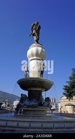 Mighty monumenti della capitale macedone Skopje Foto Stock