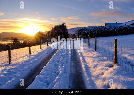 Lochcarron villaggio sulle rive di Loch Carron, Strathcarron, Wester Ross, Highlands della Scozia Foto Stock