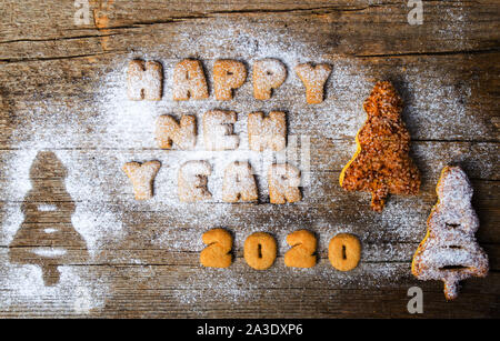 Felice anno nuovo 2020 nota scritta con le lettere dei cookie Foto Stock