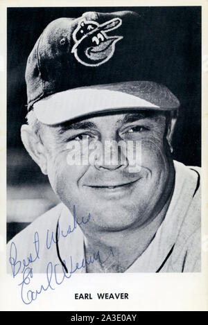 Anni sessanta era in bianco e nero foto autografate di Hall of Fame Baltimore Orioles manager Earl Weaver. Foto Stock