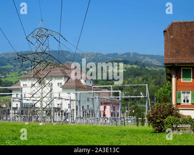 Umspannwerk (Bahnstrom) in Steinen im Schweizer Kanton Schwyz Foto Stock