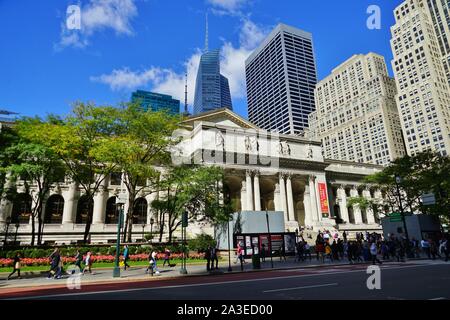 NEW YORK CITY, NY -4 OTT 2019- Vista del punto di riferimento New York Public Library è un edificio situato sulla Fifth Avenue e la 41st Street a New York City. Foto Stock