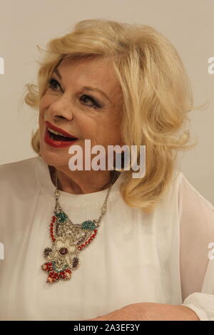 Napoli, Italia. 07 ott 2019. Sandra Milo, attrice italiana frequentare a Napoli la presentazione del libro intitolato Il corpo e l'anima. (Foto di Salvatore Esposito/Pacific Stampa) Credito: Pacific Press Agency/Alamy Live News Foto Stock