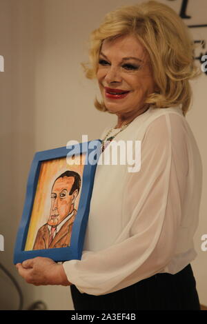 Napoli, Italia. 07 ott 2019. Sandra Milo, attrice italiana frequentare a Napoli la presentazione del libro intitolato Il corpo e l'anima. (Foto di Salvatore Esposito/Pacific Stampa) Credito: Pacific Press Agency/Alamy Live News Foto Stock