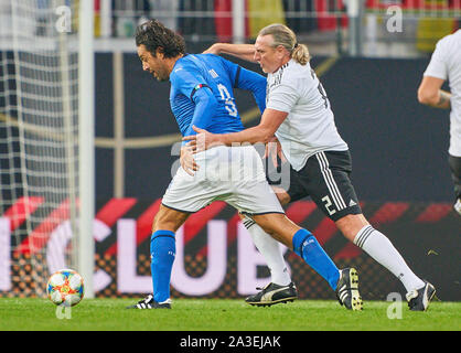 La Furth, Germania. Il 7 ottobre, 2019. Luca Toni competere per la palla, affrontando, duello, intestazione zweikampf, azione, lotta contro Michael Schulz DFB TUTTI-stelle - Italia tutte le stelle 1.della Lega calcio tedesca , Fürth, Ottobre 07, 2019 stagione 2019/2020 © Peter Schatz / Alamy Live News Foto Stock