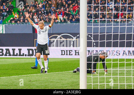 La Furth, Germania. Il 7 ottobre, 2019. Juergen KLINSMANN, DFB 18 celebra il suo obiettivo, felice, ridere, celebrazione, 2-0, TUTTI DFB-stelle - Italia tutte le stelle 1.della Lega calcio tedesca , Fürth, Ottobre 07, 2019 stagione 2019/2020 © Peter Schatz / Alamy Live News Foto Stock