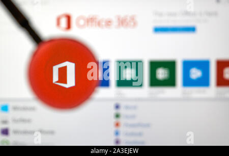 MONTREAL, Canada - 9 Marzo 2016 - applicazione di Microsoft Office sotto la lente di ingrandimento. Microsoft Office è uno dei più famosi il prodotto Microsoft. Foto Stock