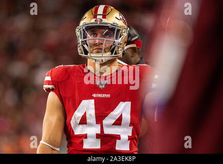 Santa Clara, CA, Stati Uniti d'America. Il 7 ottobre, 2019. San Francisco 49ers fullback Kyle Juszczyk (44) guarda il quadro di valutazione durante una partita contro i Cleveland Browns a Levi's Stadium il lunedì, 7 ottobre 2019 a Santa Clara, California Credito: Paolo Kitagaki Jr./ZUMA filo/Alamy Live News Foto Stock