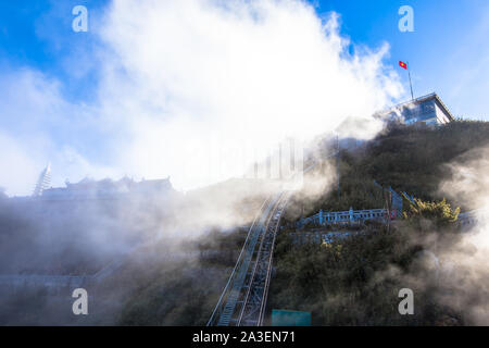 Destinazione New Scenic 5 posti sulla sommità del Monte Fansipan Sapa Vietnam Asia aka tetto dell Indocina Foto Stock