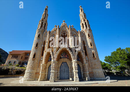 La facciata principale del Santuario di Santa Maria Magdalena in Novelda città spagnola, capolavoro di Art Nouveau in Spagna Foto Stock