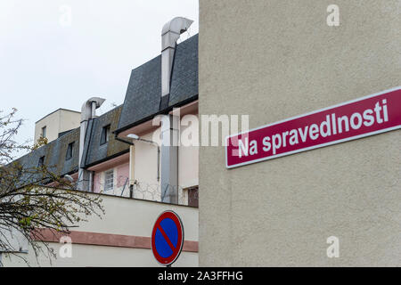 Teplice, Repubblica Ceca. 08 ott 2019. David Rath, ex Boemia centrale Regione Governatore per i Socialdemocratici (CSSD) riconosciuti colpevoli di corruzione, ha cominciato a servire i suoi sette anni di carcere in Teplice, Boemia settentrionale, Repubblica Ceca, lunedì 7 ottobre 2019. La Corte ha riscontrato Rath colpevoli di corruzione all'interno di appalti pubblici legati alla ricostruzione della Bustehrad chateau. Sulla foto da ottobre 8, 2019, vi è il Teplice Remand Prison. Credito: Ondrej Hajek/CTK foto/Alamy Live News Foto Stock