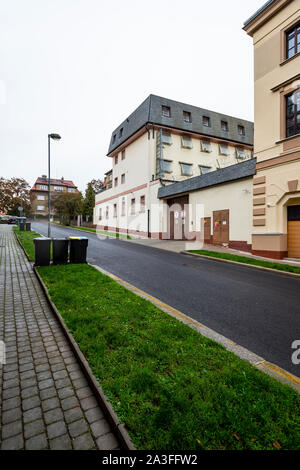 Teplice, Repubblica Ceca. 08 ott 2019. David Rath, ex Boemia centrale Regione Governatore per i Socialdemocratici (CSSD) riconosciuti colpevoli di corruzione, ha cominciato a servire i suoi sette anni di carcere in Teplice, Boemia settentrionale, Repubblica Ceca, lunedì 7 ottobre 2019. La Corte ha riscontrato Rath colpevoli di corruzione all'interno di appalti pubblici legati alla ricostruzione della Bustehrad chateau. Sulla foto da ottobre 8, 2019, vi è il Teplice Remand Prison. Credito: Ondrej Hajek/CTK foto/Alamy Live News Foto Stock