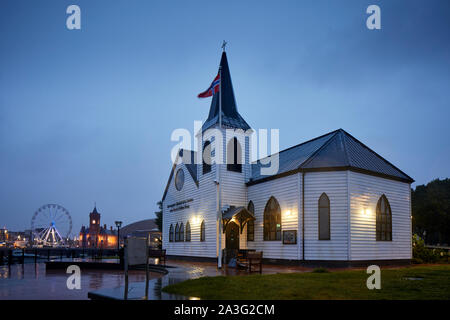 Punto di riferimento chiesa norvegese Arts Centre Cardiff Bay, il Galles. Foto Stock