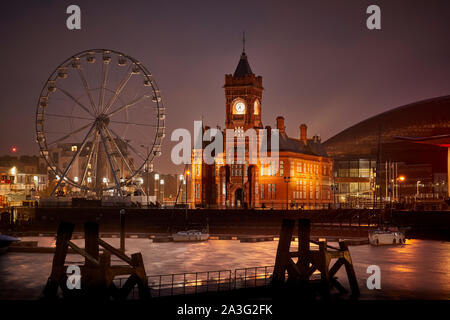 Punto di riferimento Edificio Pierhead grado che ho elencato la costruzione della National Assembly for Wales nella Baia di Cardiff, Galles. Progettato dall architetto William telaio Foto Stock