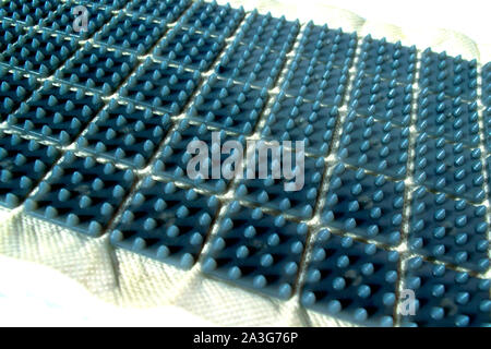 Kuznetsova applicatore. Massaggi e sollievo dal dolore applicatore con gli aghi in plastica. Digitopressione mat. Foto Stock