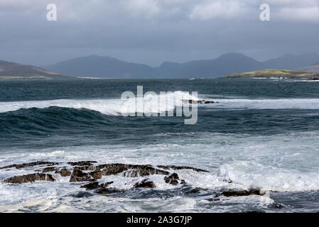 Spiaggia Borvemor su Harris dalla costa atlantica Foto Stock