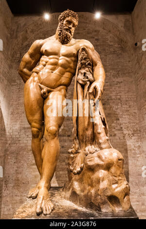 Inghilterra, Londra, Piccadilly, Birlington House, la Royal Academy of Arts, Cast Statua di Ercole Farnese In riposo datata 1790 Foto Stock