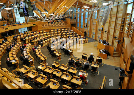 Edinburgh, Regno Unito. 08 ott 2019. Edinburgh, 8 ottobre 2019. Nella foto: John Swinney MSP - Depute Primo Ministro di Scozia. Il rapporto è stato pubblicato che dettaglia la gamma di provvedimenti messi in atto dal governo scozzese per attenuare un 'no deal' Brexit. In una dichiarazione al Parlamento Scozzese, il Vice Primo Ministro John Swinney ha detto: "Il documento che abbiamo pubblicato oggi stabilisce non solo le misure che si stanno prendendo per mitigare gli impatti peggiore di un 'no deal' Brexit, ma anche i settori in cui si richiedono azione da parte del governo del Regno Unito. Credito: Colin Fisher/Alamy Live News Foto Stock