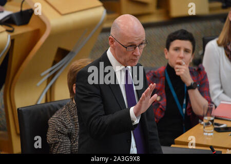 Edinburgh, Regno Unito. 08 ott 2019. Edinburgh, 8 ottobre 2019. Nella foto: John Swinney MSP - Depute Primo Ministro di Scozia. Il rapporto è stato pubblicato che dettaglia la gamma di provvedimenti messi in atto dal governo scozzese per attenuare un 'no deal' Brexit. In una dichiarazione al Parlamento Scozzese, il Vice Primo Ministro John Swinney ha detto: "Il documento che abbiamo pubblicato oggi stabilisce non solo le misure che si stanno prendendo per mitigare gli impatti peggiore di un 'no deal' Brexit, ma anche i settori in cui si richiedono azione da parte del governo del Regno Unito. Credito: Colin Fisher/Alamy Live News Foto Stock