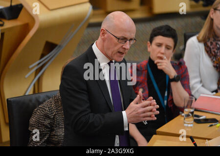 Edinburgh, Regno Unito. 08 ott 2019. Edinburgh, 8 ottobre 2019. Nella foto: John Swinney MSP - Depute Primo Ministro di Scozia. Il rapporto è stato pubblicato che dettaglia la gamma di provvedimenti messi in atto dal governo scozzese per attenuare un 'no deal' Brexit. In una dichiarazione al Parlamento Scozzese, il Vice Primo Ministro John Swinney ha detto: "Il documento che abbiamo pubblicato oggi stabilisce non solo le misure che si stanno prendendo per mitigare gli impatti peggiore di un 'no deal' Brexit, ma anche i settori in cui si richiedono azione da parte del governo del Regno Unito. Credito: Colin Fisher/Alamy Live News Foto Stock