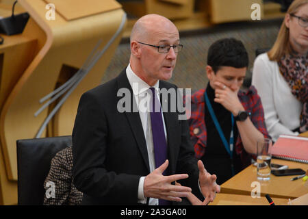 Edinburgh, Regno Unito. 08 ott 2019. Edinburgh, 8 ottobre 2019. Nella foto: John Swinney MSP - Depute Primo Ministro di Scozia. Il rapporto è stato pubblicato che dettaglia la gamma di provvedimenti messi in atto dal governo scozzese per attenuare un 'no deal' Brexit. In una dichiarazione al Parlamento Scozzese, il Vice Primo Ministro John Swinney ha detto: "Il documento che abbiamo pubblicato oggi stabilisce non solo le misure che si stanno prendendo per mitigare gli impatti peggiore di un 'no deal' Brexit, ma anche i settori in cui si richiedono azione da parte del governo del Regno Unito. Credito: Colin Fisher/Alamy Live News Foto Stock