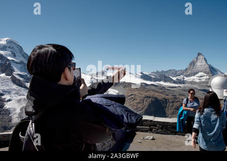 Gornergrat mostra Monte Rossa massiccio, al di sopra di Zermatt in Svizzera. Settembre 2019 il Gorner ghiacciaio (tedesco: Gornergletscher) è un ghiacciaio della valle f Foto Stock