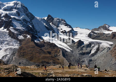 Gornergrat mostra Monte Rossa massiccio, al di sopra di Zermatt in Svizzera. Settembre 2019 vista dal treno. Il Gorner ghiacciaio (tedesco: Gornergletscher) Foto Stock