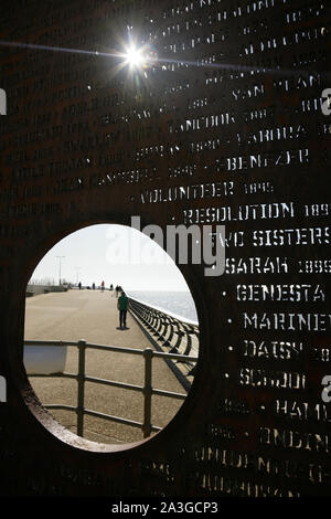 Naufragio Memorial sul lungomare, Cleveleys, Nr Blackpool, costa di Fylde, Regno Unito. Foto Stock