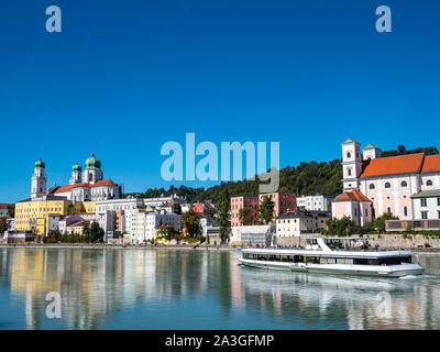 Skyline di Passau dall'Inn Foto Stock