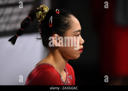 Stuttgart, Germania. 8 Ott, 2019. Liu Tingting della Cina reagisce durante le Donne Squadra Finale del 2019 figura di Ginnastica Artistica Campionati del Mondo a Stoccarda, Germania, Ottobre 8, 2019. Credito: Lu Yang/Xinhua/Alamy Live News Foto Stock