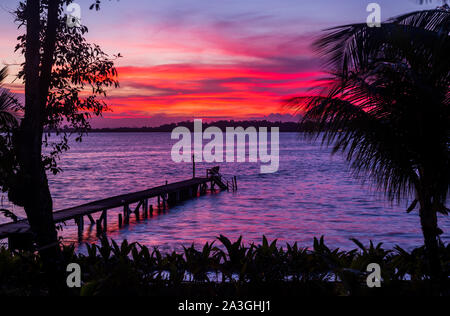 Atlantic tramonto al mare in Bocas del Toro. Panama. Foto Stock