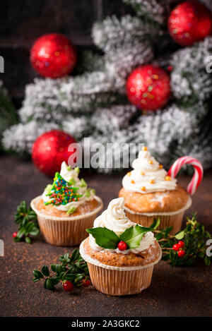 Christmas Festive tortina con decorazioni differenti Foto Stock