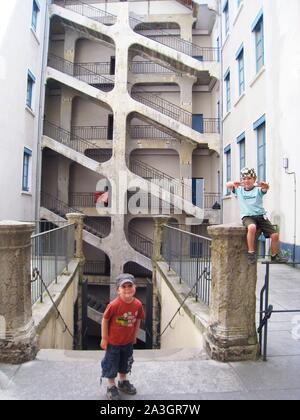 Lione, foto di vita prima di Lione, relazione famiglia Rochat, Emile e Eliot nel distretto di Croix Rousse, Traboule des Voraces Foto Stock