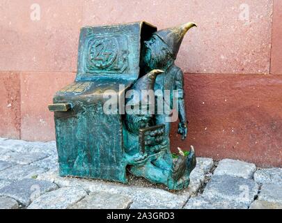 Nani a ATM, Bankomatki, Wroclaw nani, Wroclaw, Polonia Foto Stock