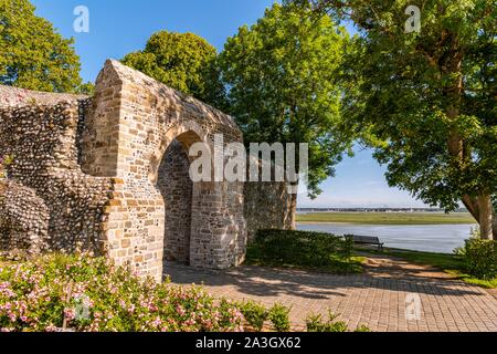 Francia, Somme, Somme Bay, Saint Valery sur Somme, le altezze della città medievale presso la Porte Guillaume chiamati anche Porte du Haut o Porte Jeanne d'Arc a ricordo del suo passaggio attraverso questa porta nel dicembre 1430 prima di andare a Rouen per essere giudicato Foto Stock