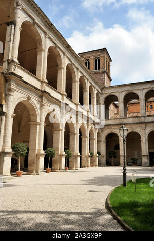 Italia, Roma, Palazzo Venezia, cortile e loggia Foto Stock