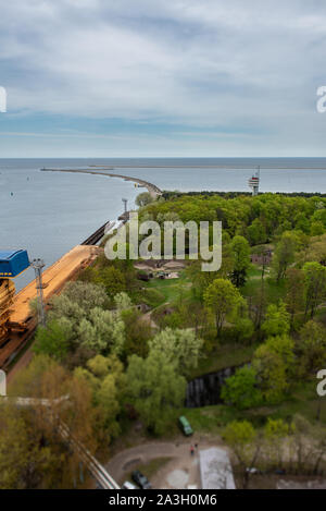 Vista aerea del porto entrata a Swinoujscie città costiera, Polonia. Foto Stock