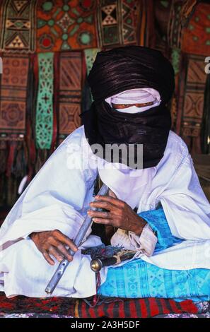 Algeria, Sahara, Tamanrasset, Touareg nelle loro tende Foto Stock