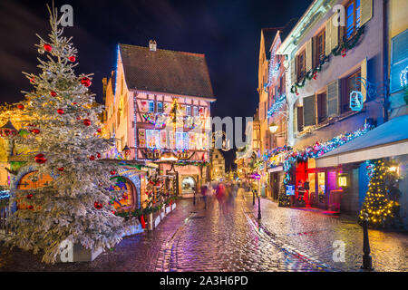 Città vecchia di Colmar con decorazioni di Natale, Alsazia, Francia Foto Stock