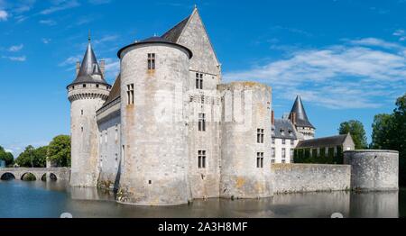 Francia, Loiret, Valle della Loira sono classificati come patrimonio mondiale dall' UNESCO, Sully Sur Loire, Sully Sur Loire Castello, dal XIV al XVII secolo Foto Stock