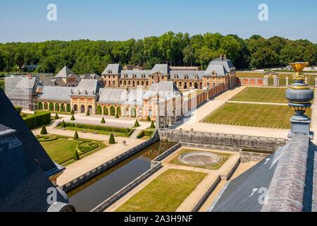 Francia, Seine et Marne, Maincy, il castello di Vaux le Vicomte, visto dalla cupola a lanterna o sulle scuderie Foto Stock