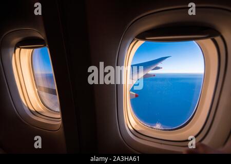 Singapore, volando sul mare di Java in un volo internazionale Foto Stock