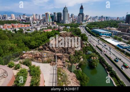 Cina, Xinjiang regione autonoma, Urumqi, parco del Red Hill, in Hongshan, grande pagoda Foto Stock