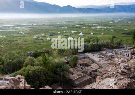 Cina, Xinjiang, altipiani del Pamir, pascoli e semi tadjik nomadi europee di Taxkorgan, leisure yurta Foto Stock
