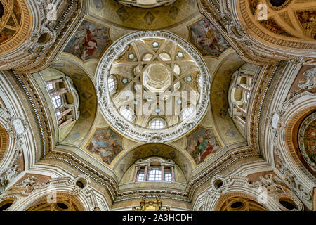 Il bellissimo soffitto della vera Chiesa di San Lorenzo , una in stile barocco chiesa progettata e costruita da Guarino Guarini nel corso 1668-1687 , Torino , Italia Foto Stock