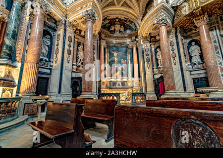 Il bellissimo interno della vera Chiesa di San Lorenzo , una in stile barocco chiesa progettata e costruita da Guarino Guarini nel corso 1668-1687 , Torino , Italia Foto Stock