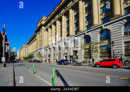 Montréal, Québec, Canada,Ottobre 8,2019.Peel street in una calda giornata d'autunno a Montreal, Quebec, Canada.Credit:Mario Beauregard/Alamy News Foto Stock